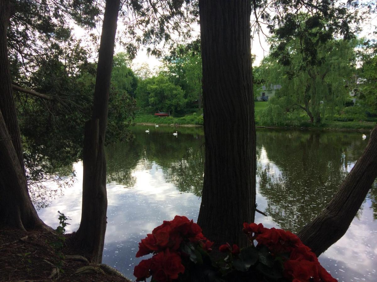 Romantic Riverside Suite In Elora Exterior foto